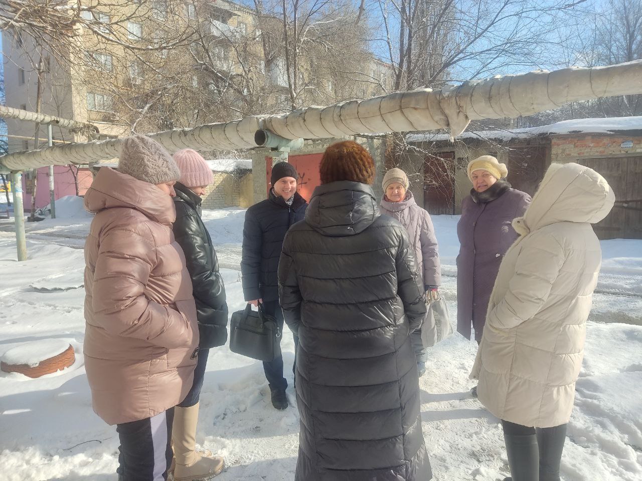 Депутат Саратовской городской Думы Алексей Сидоров провел  встречу с жителями многоквартирных домов в поселке ВСО