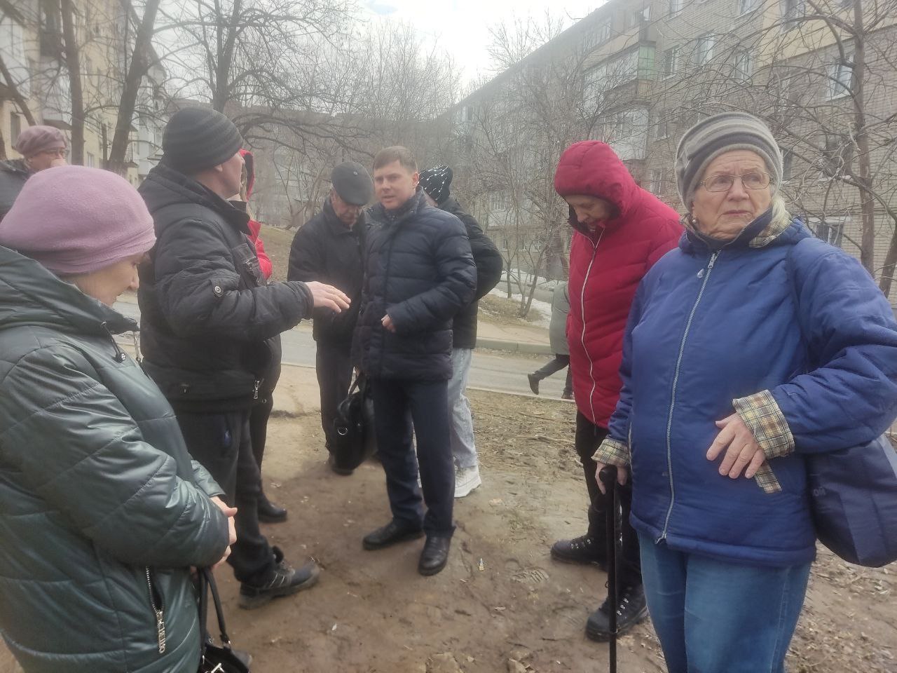 Депутат Сидоров продолжает встречи с жителями МКД